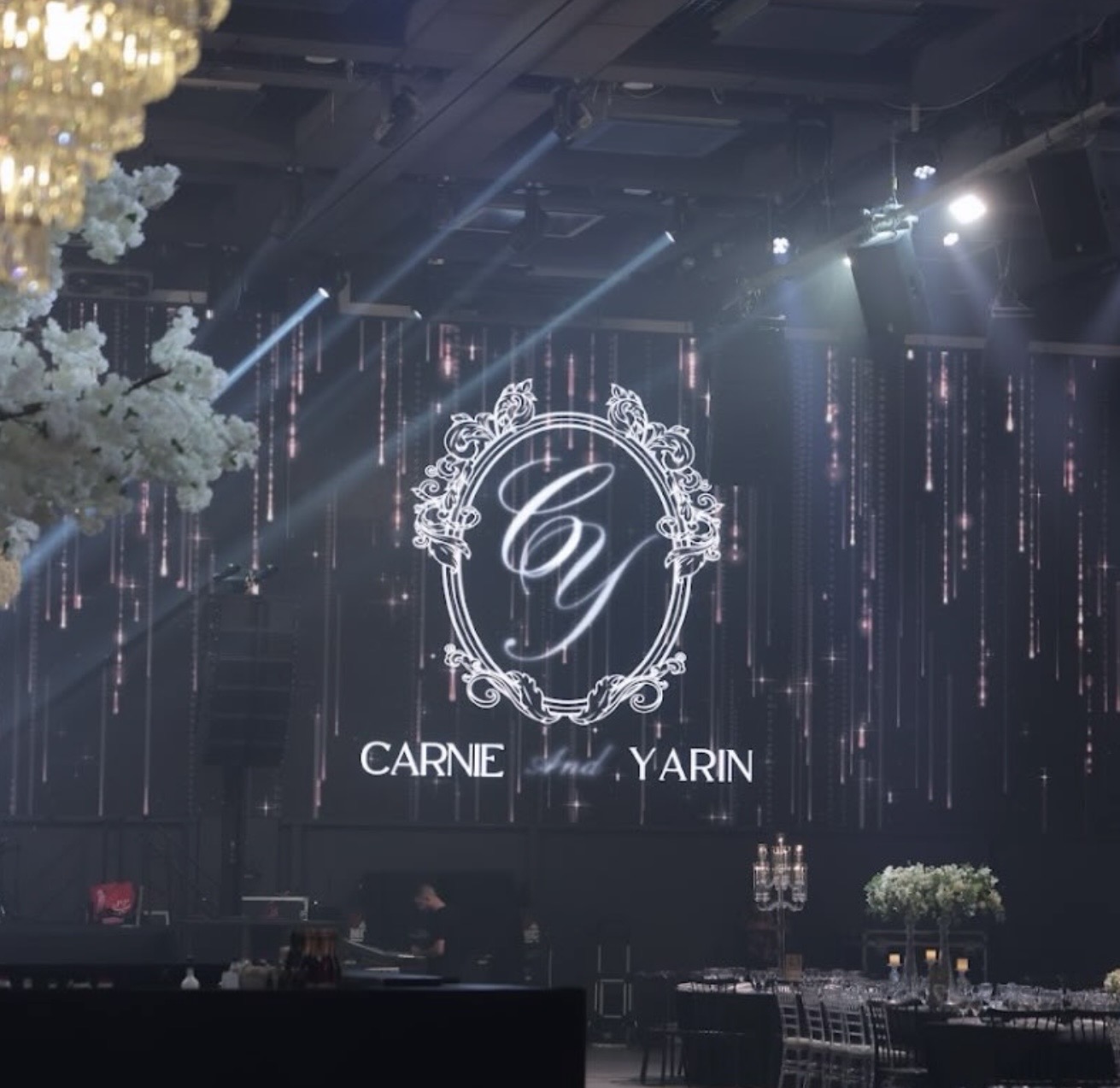 Carnie & Yarin - הקרנת מונוגרם
