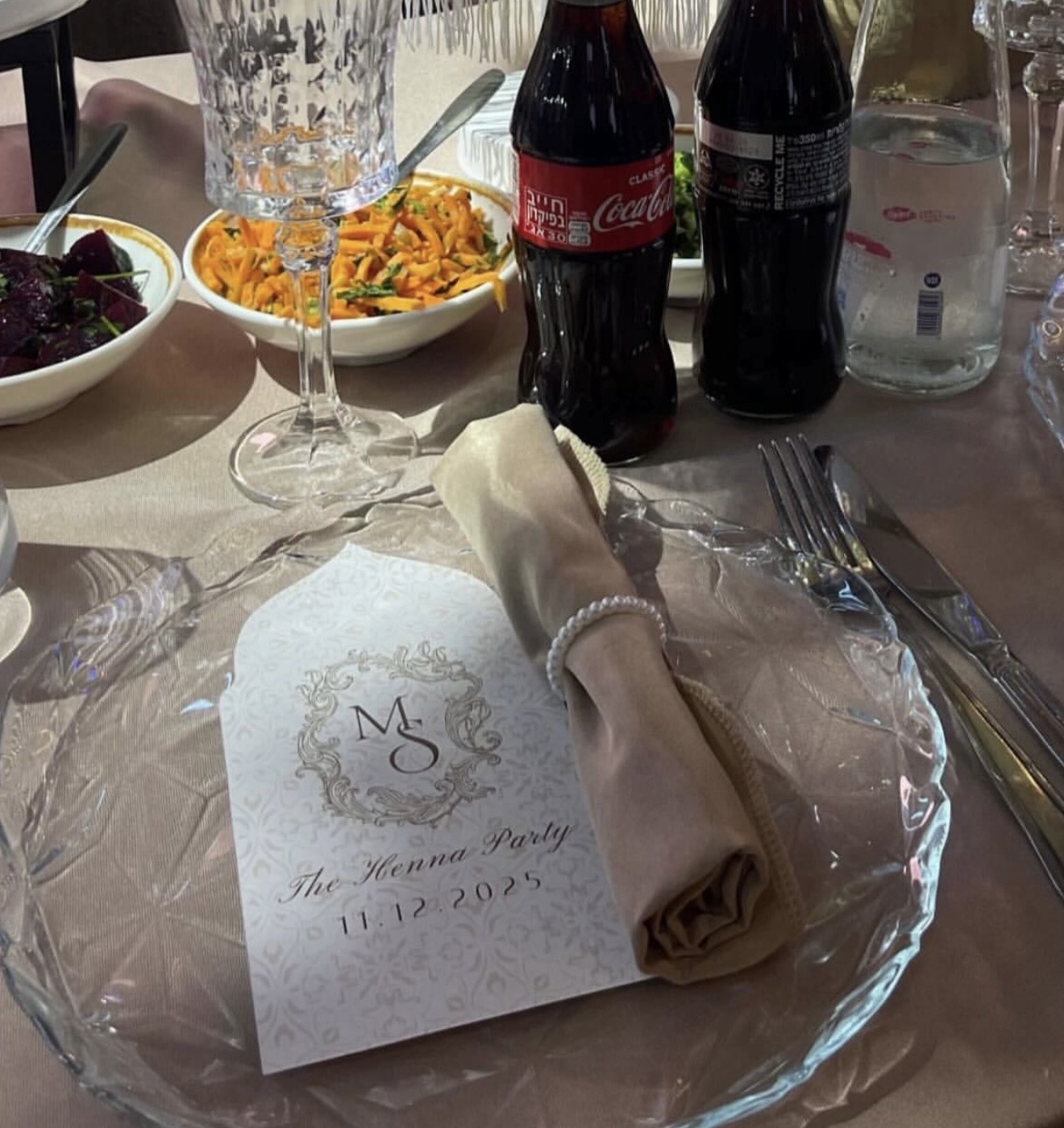 M&S - תפריט על צלחת זכוכית